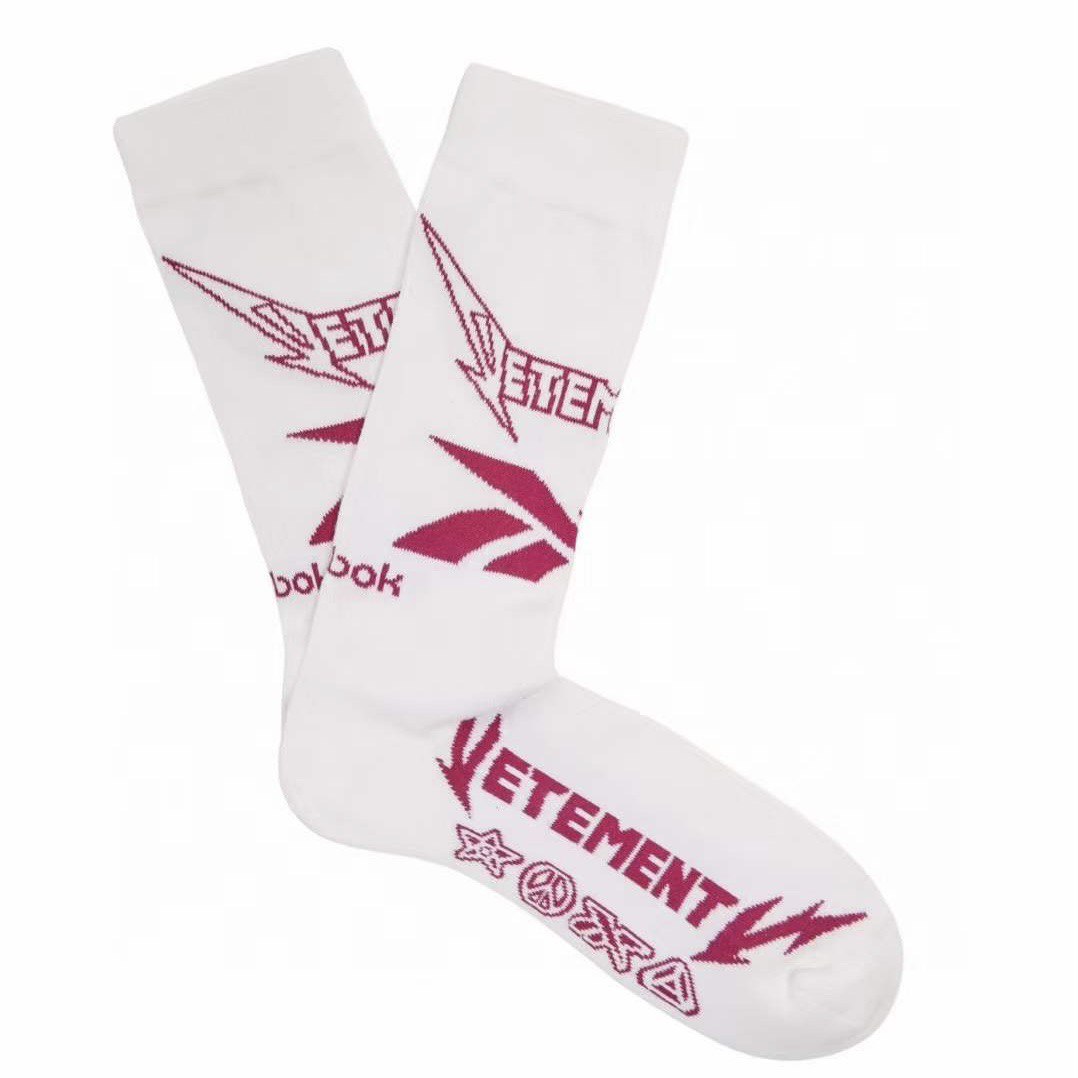 VETEMENTS White/Black Pair Reebok Edition Metal Logo Socks – OUTGUM