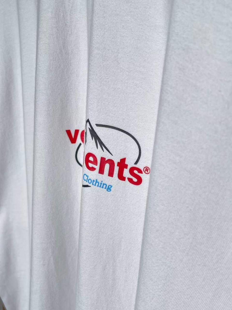 VETEMENTS White Spring Water Logo T-shirt