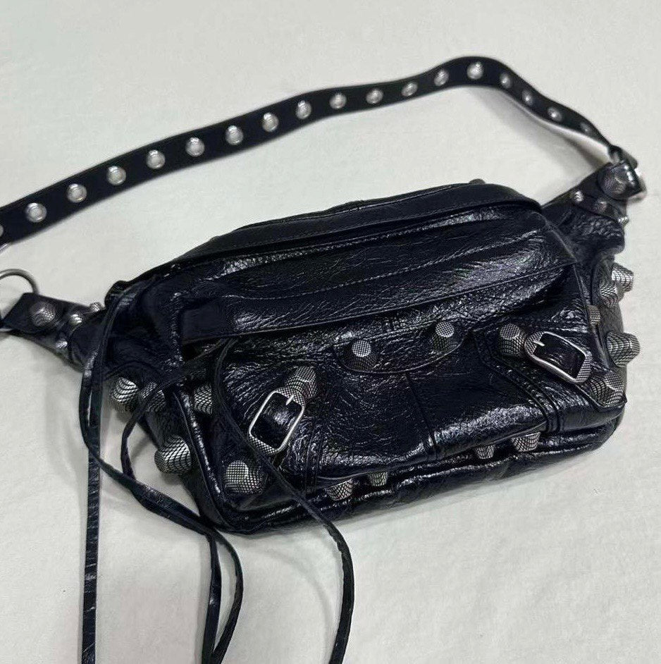 BALENCIAGA Black Le Cagole Medium Belt Bag