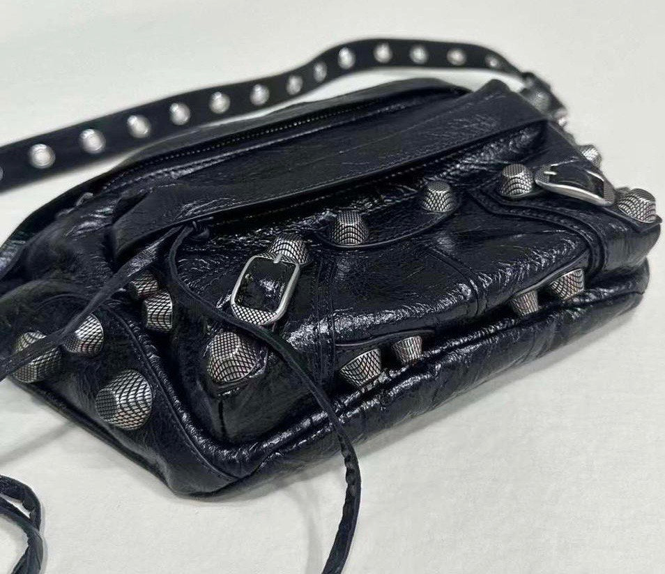 BALENCIAGA Black Le Cagole Medium Belt Bag