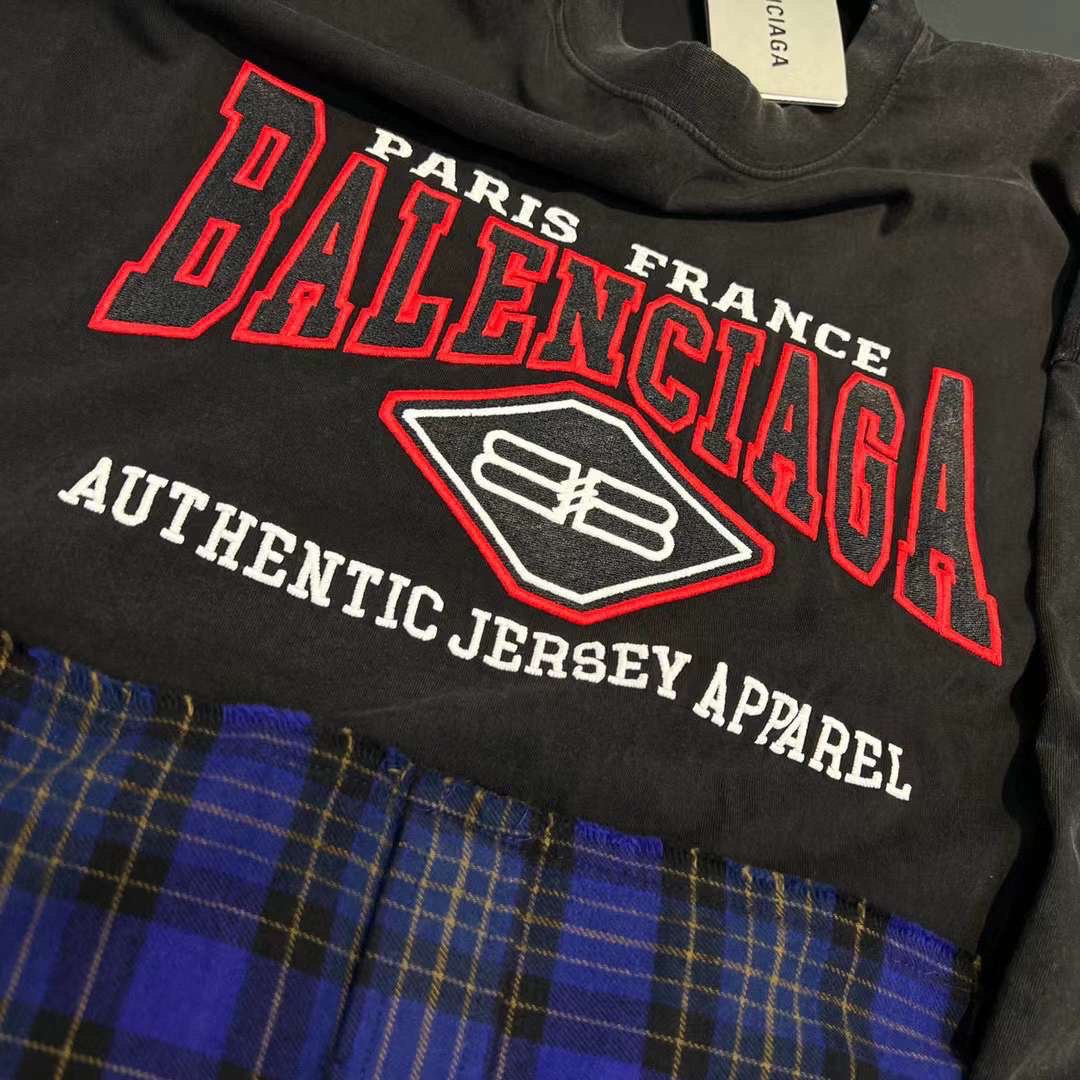 BALENCIAGA B Authentic-Patch Long-Sleeved T-shirt