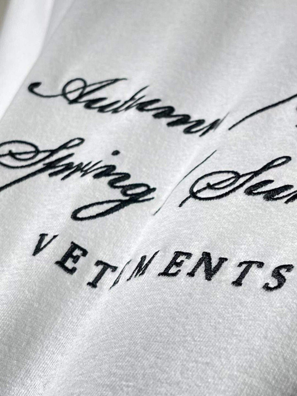 VETEMENTS 4 Seasons Embroidered White Logo T-shirt