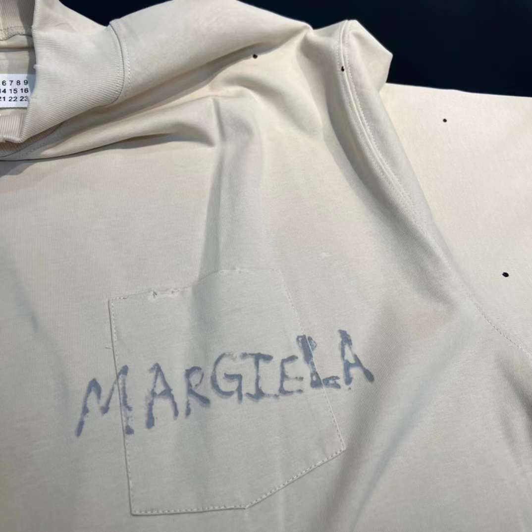 MAISON MARGIELA Beige Logo T-Shirt