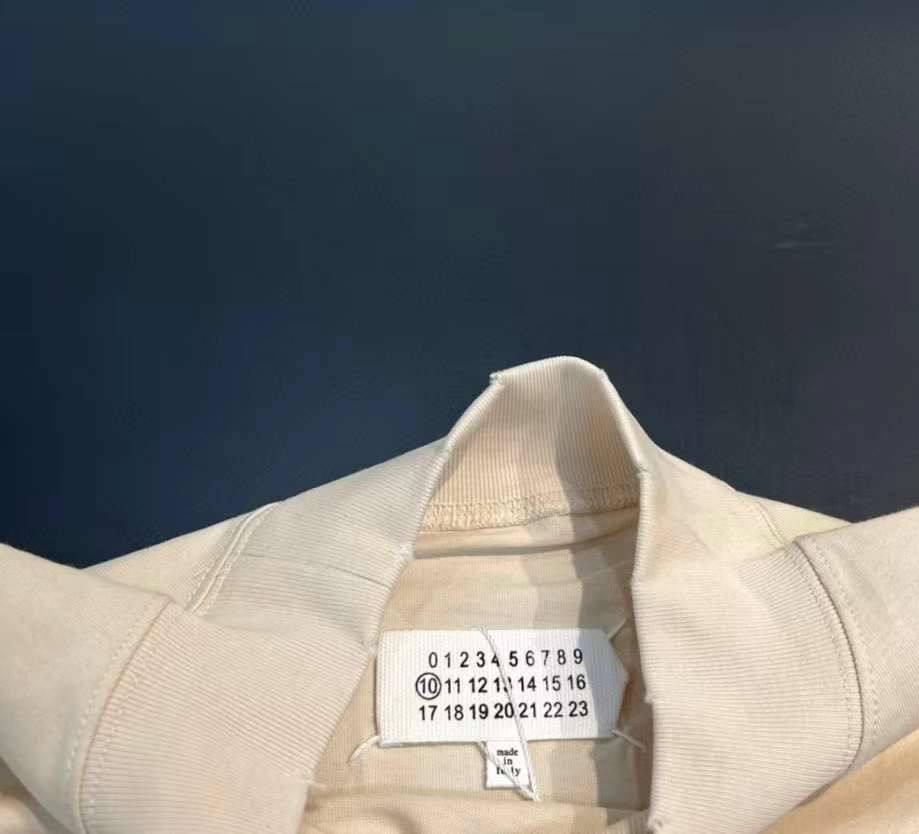 MAISON MARGIELA Beige Logo T-Shirt