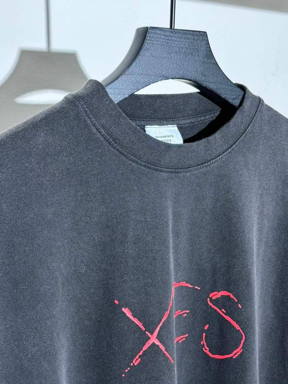 VETEMENTS Black 'Xes' T-Shirt