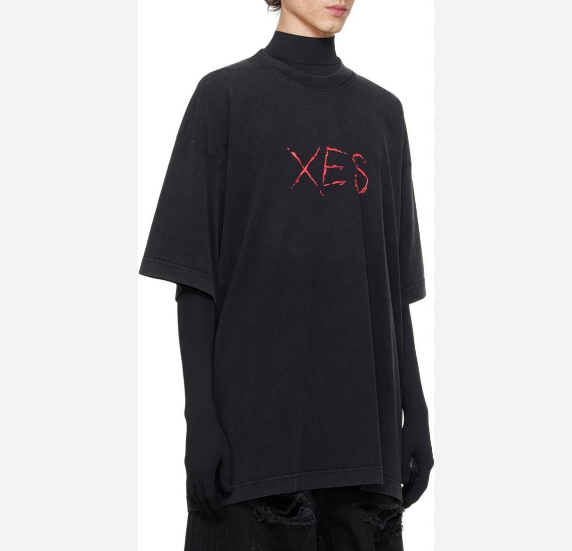 VETEMENTS Black 'Xes' T-Shirt