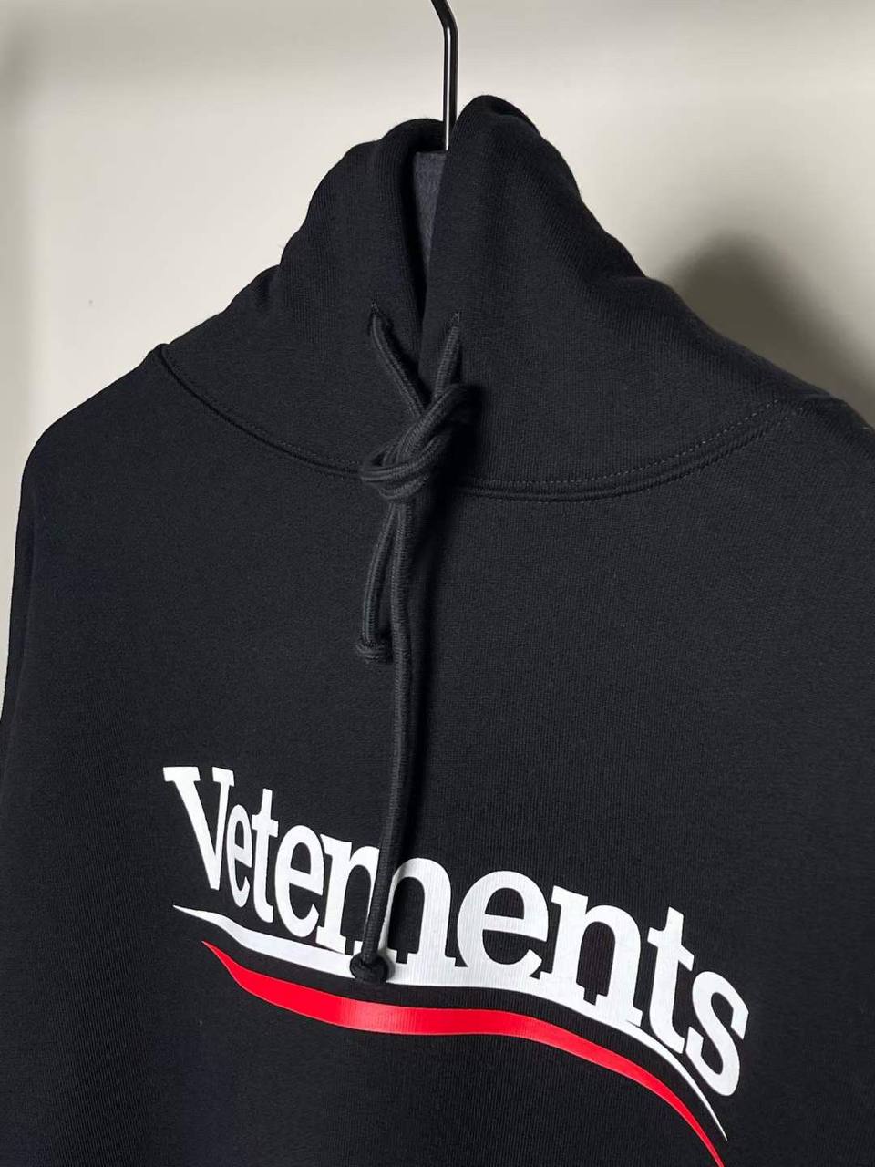 VETEMENTS Logo Printed Drawstring Hoodie